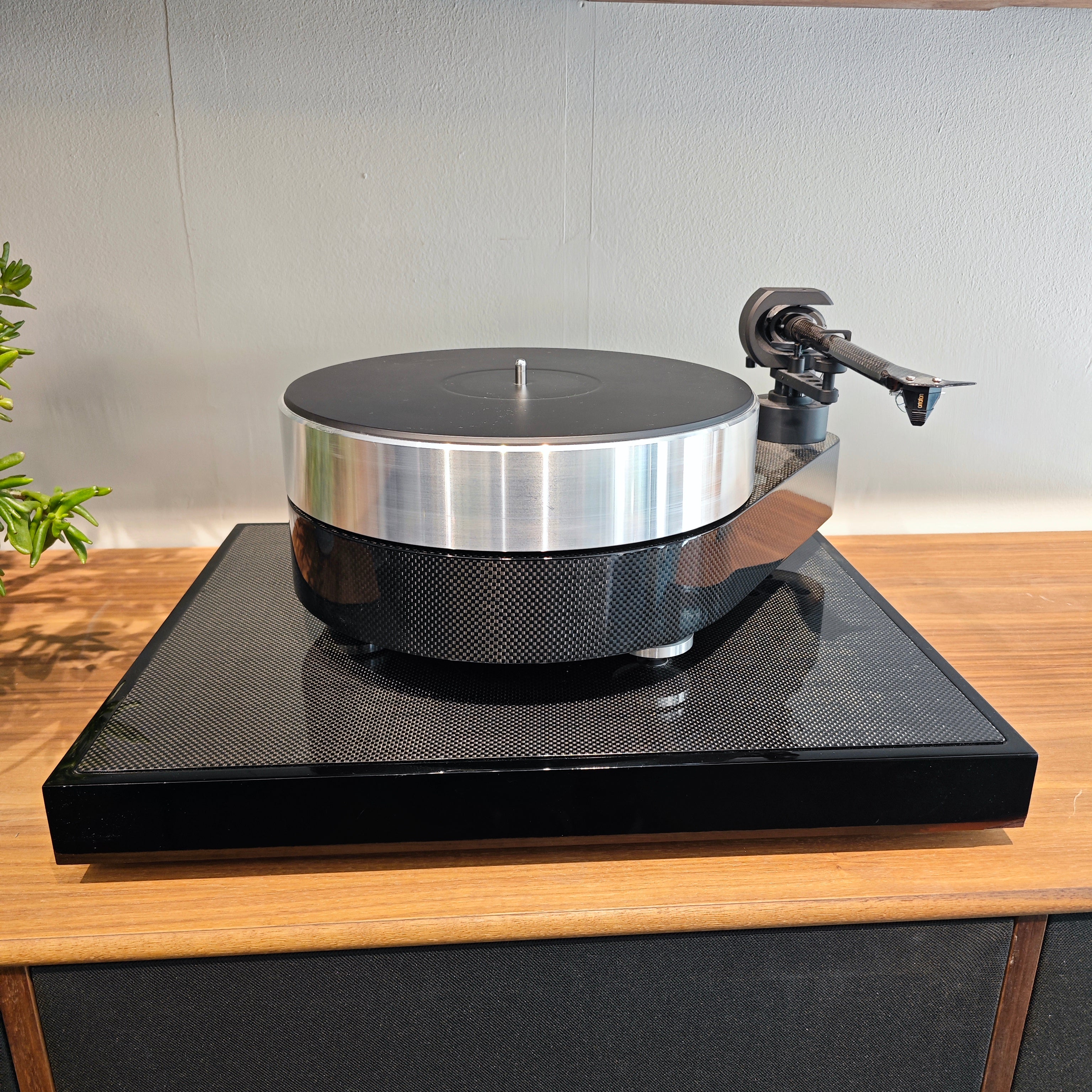 Pro-Ject RPM 10 Carbon